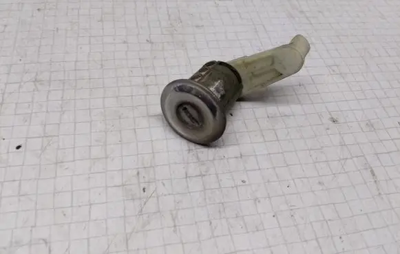 Renault Megane I Front door lock (next to the handle) 500375