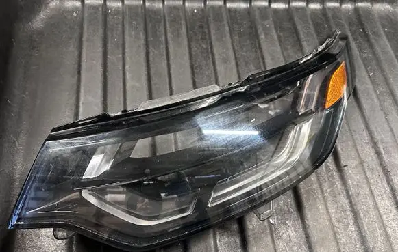 Land Rover Discovery 5 Headlight lense 329343 90105637