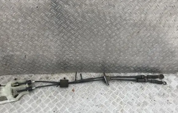 Mitsubishi Carisma Gear shift cable linkage