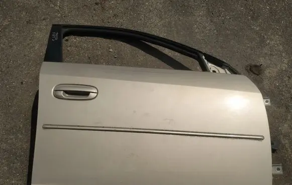 Cadillac CTS Front door smelio