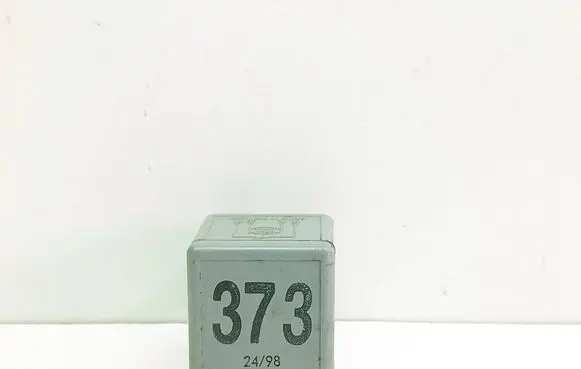 Volkswagen PASSAT B5 Other relay 8D0951253A