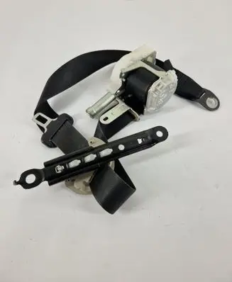 Toyota RAV 4 (XA40) Front seatbelt 7T3880P