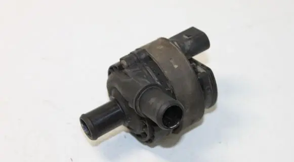 Nissan X-Trail T31 Water pump