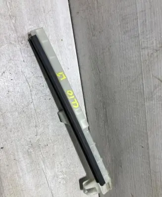 Renault Clio V Rear door windshield rail 822175039R