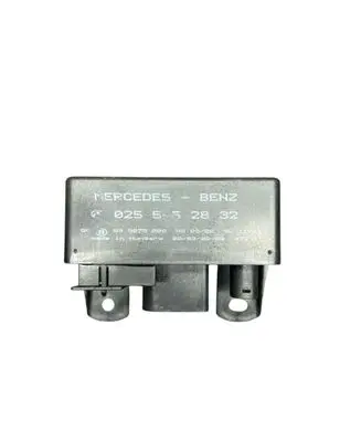 Mercedes-Benz A W168 Glow plug pre-heat relay 0255452832 899075000
