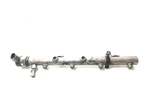 Audi A8 S8 D3 4E Fuel distributor 057130090L 057130764F 0281002854