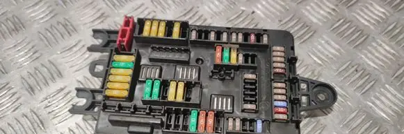 BMW 4 F32 F33 Fuse module 9389070