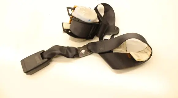 Lexus IS 220D-250-350 Middle seatbelt (rear) C70319