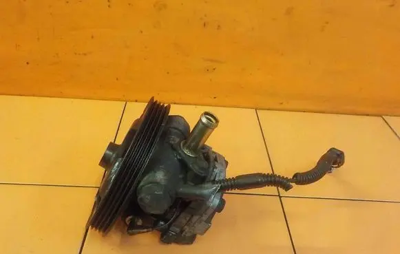 Suzuki Grand Vitara I Power steering pump 