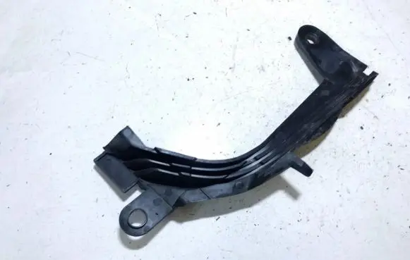 Front bumper mounting bracket