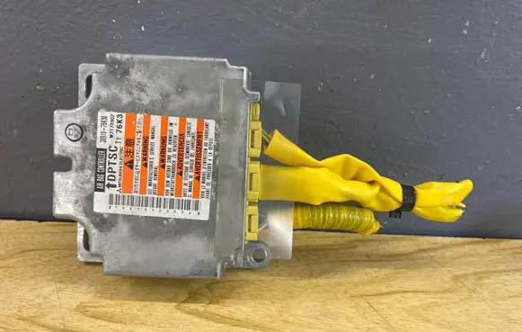Suzuki Grand Vitara II Airbag control unit/module 3891076K30