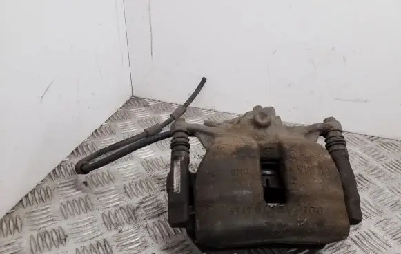Volkswagen PASSAT B8 Front brake caliper 6799D