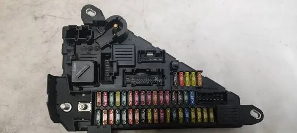 BMW 5 E60 E61 Fuse module 6906619