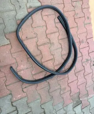 Nissan Qashqai+2 Front door rubber seal 80830JD000