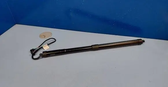 Volkswagen Touareg II Tailgate/trunk strut/damper 7P6827851D 7P6827851F