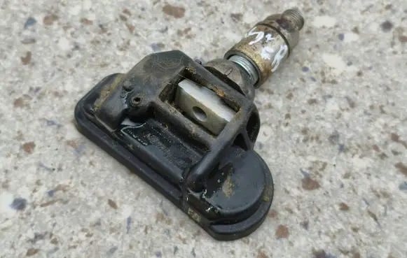 Maserati Ghibli Tire pressure sensor CCAJ13LP0300T2 MRXGG4