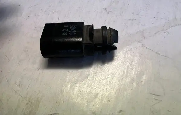 Skoda Octavia Mk2 (1Z) Outside/exterior temperature sensor 8Z0820535