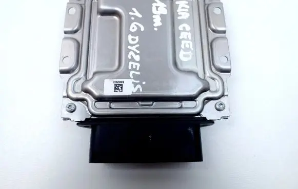 KIA Ceed Engine control unit/module 296102U200 0281034748