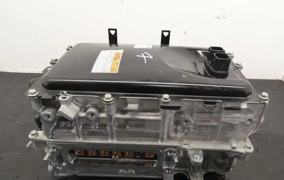 Toyota Yaris XP210 Voltage converter inverter G9200K0011 1561000460