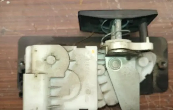 Peugeot 607 Loading door lock 
