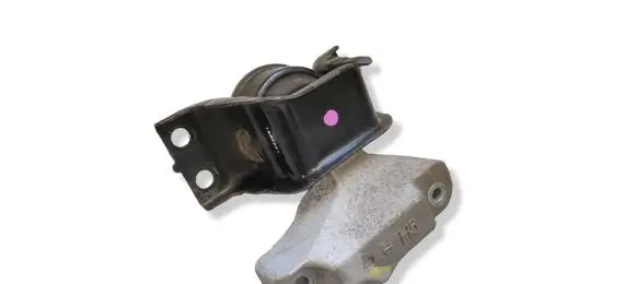 Nissan Pulsar Engine mount bracket