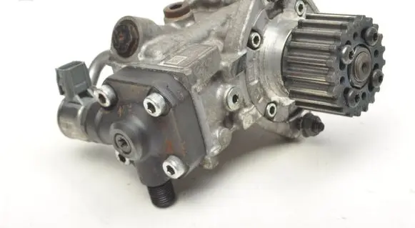 Volvo S90, V90 Fuel injection high pressure pump 31432135