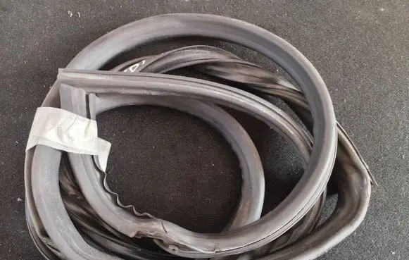 Audi TT Mk1 Front door rubber seal 8N8831708 8N8831708F