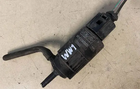 Ford S-MAX Windscreen/windshield washer pump 6M2113K082AA