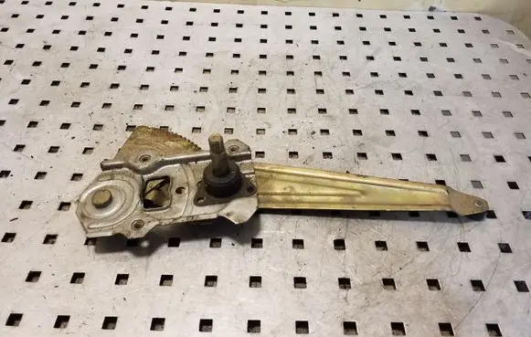 Rear door manual window regulator