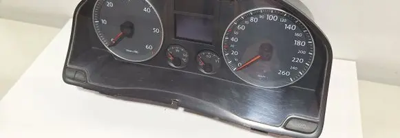 Volkswagen Golf V Speedometer (instrument cluster) 1K0920860L