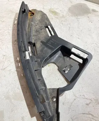 Headlight/headlamp mounting bracket