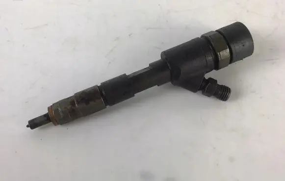 Opel Vivaro Fuel injector 0445110280