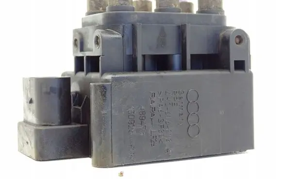 Audi A8 S8 D4 4H Air suspension valve block 4H0616013A