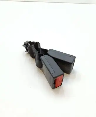 Middle seatbelt buckle (rear)