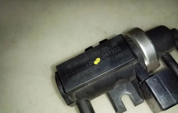 Nissan Juke I F15 Turbo solenoid valve A0051535528