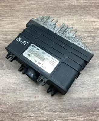 Volkswagen PASSAT B4 Engine control unit/module ECU 8A0907311L 0261203188 USED