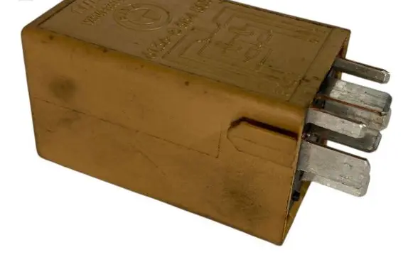BMW 3 E46 Window wiper relay 8384505 61368384505