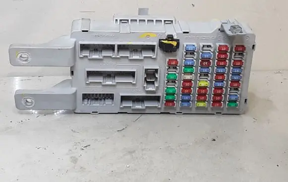 Hyundai Santa Fe Fuse module 919502B400