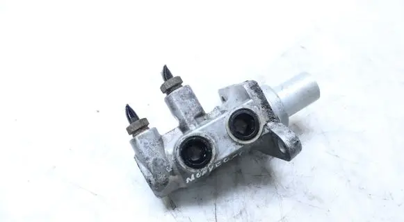 Master brake cylinder