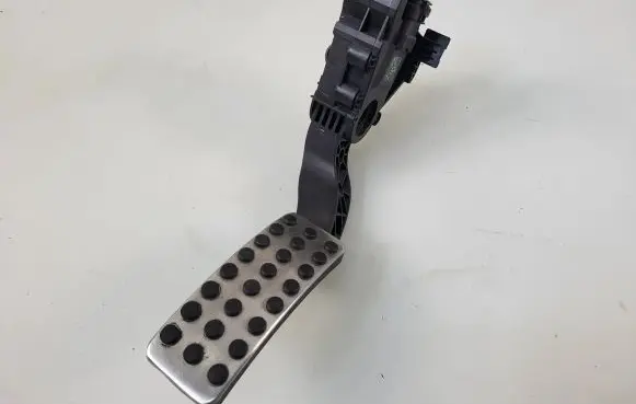 Mercedes-Benz CLA C117 X117 W117 Accelerator throttle pedal A2463001904