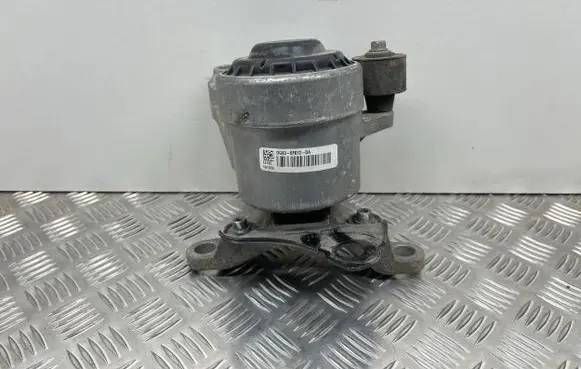 Ford Fusion II Engine mount bracket DG936F012DA
