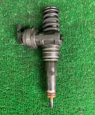 Skoda Fabia Mk1 (6Y) Fuel injector 038130073AG