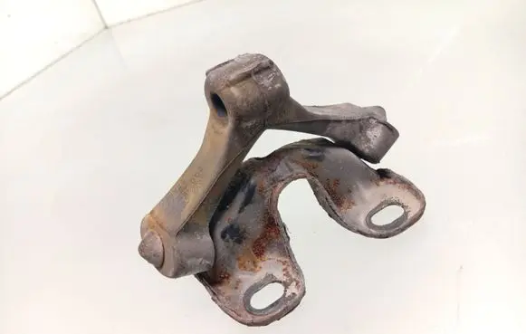 Volkswagen PASSAT B6 Muffler mount bracket/holder 6Q0253147