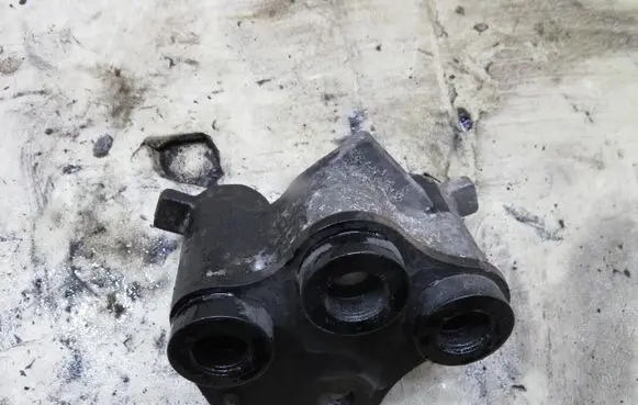 Mazda 3 II Engine mount vacuum valve KD62