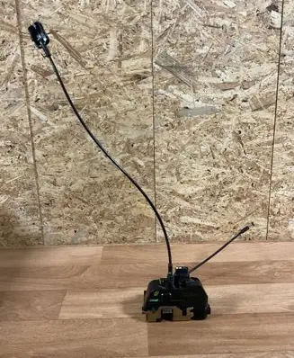 Nissan Primera Rear door lock 2500276 228405 122882