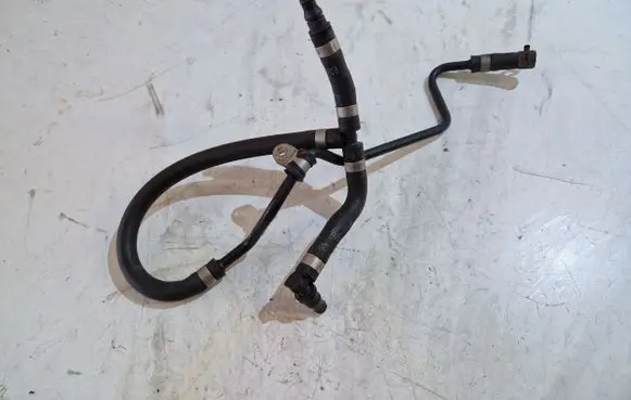 Mercedes-Benz E W212 Engine coolant pipe/hose A2125011925