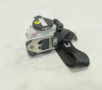 Volkswagen Golf VII Front seatbelt 3063559