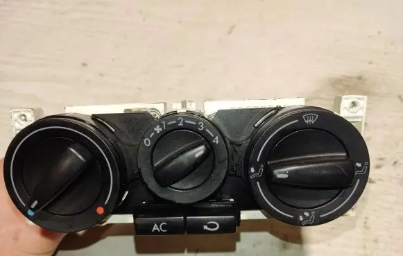 Volkswagen Golf IV Climate control unit 1J0819147 659697R 1J0820045F