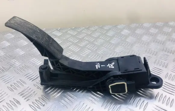 Mercedes-Benz R W251 Accelerator throttle pedal A16430000004
