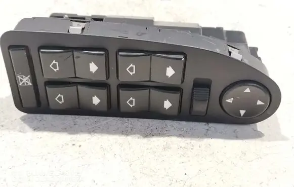 BMW 5 E39 Electric window control switch 8368966